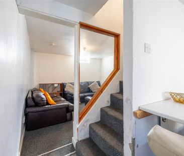 5 bedroom private hall to rent - Photo 2