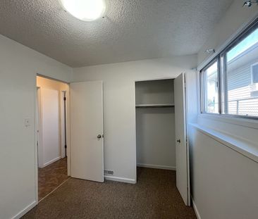 420 Sabrina Road Southwest, Calgary - Photo 3