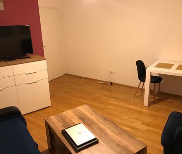 Helle 2 Zimmer Dachgeschoß Wohnung in bester Lage - 1050 Wien! - Foto 1