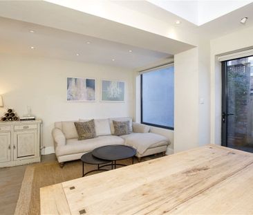 A beautifully presented four bedroom townhouse situated in the soug... - Photo 5