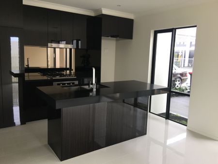 Modern Townhouse in Springvale - Photo 3