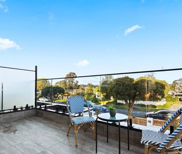 3 Bedroom Townhouse with Own Street Front and solar power - Photo 4