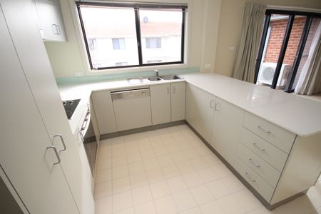 MODERN INNER NORTH LIVING - Photo 5