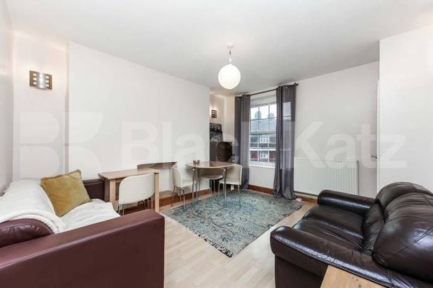 Bright and airy top floor apartment - Photo 1