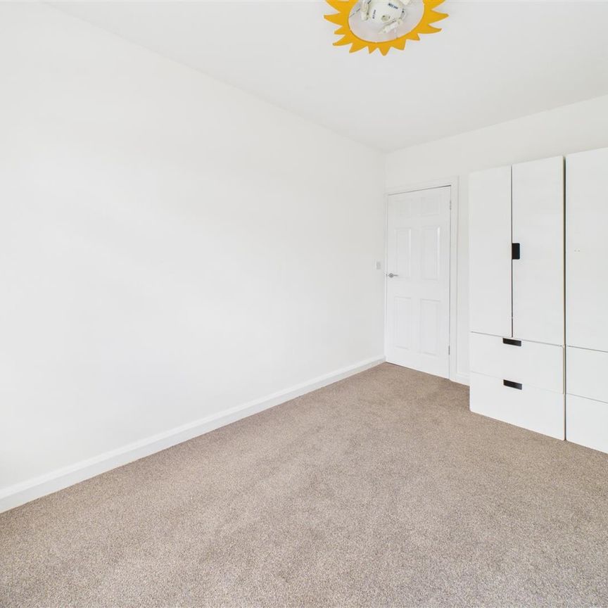 3 bedroom Semi-detached house to rent - Photo 1