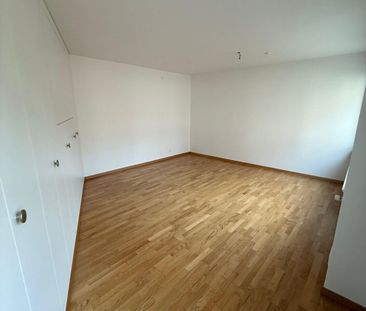 Generously sized 2.5-room apartment in the heart of Bern - Photo 4