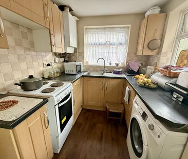 1 bedroom in a house share to rent - Photo 3
