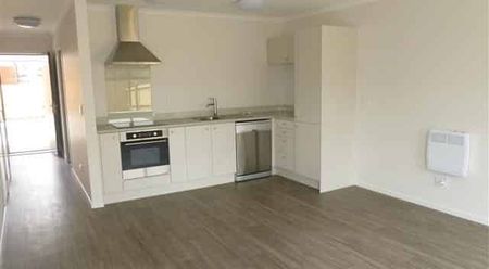 3 Bedroom Townhouse in Hillcrest - Photo 2