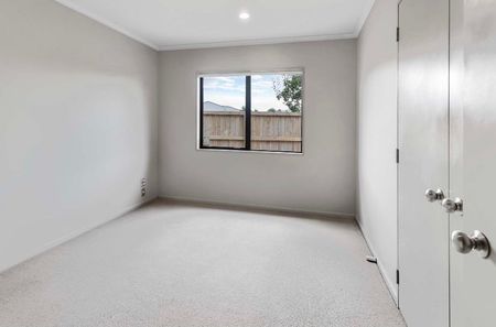 Three Bedroom Modern Private Townhouse - Photo 5