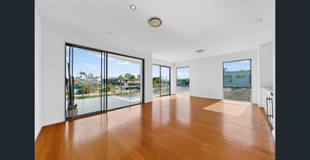 Waterfront Living in the Heart of Broadbeach Waters - Photo 2