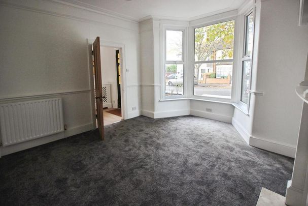 3 bedroom end of terrace house to rent - Photo 1