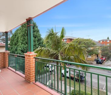 Stylish Beachside Apartment - Photo 1