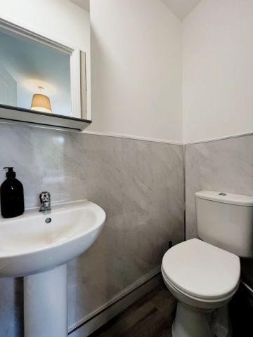room 2 - Photo 5