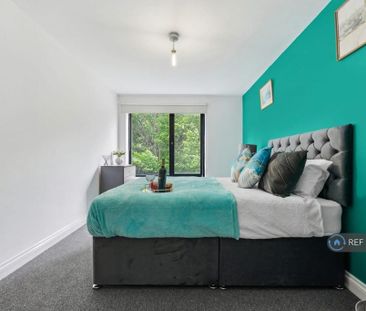 1 bedroom in a flat share to rent - Photo 2