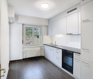 Lumineux logement traversant avec vue imprenable et deux balcons ! - Photo 2