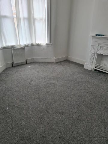 2 Bed Flat, Edinburgh Road, E17 - Photo 5