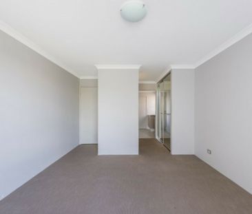 Perfectly Positioned Home Close to Parks, Schools & Waterfront. - Photo 5