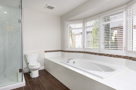 For Lease - 76 Leameadow Road, Vaughan, Ontario - Photo 5