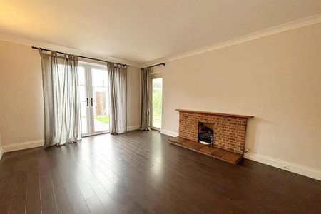 4 bedroom detached house to rent - Photo 2