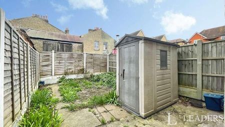 Wallis Avenue, Southend-on-sea, Essex, SS2 - Photo 5