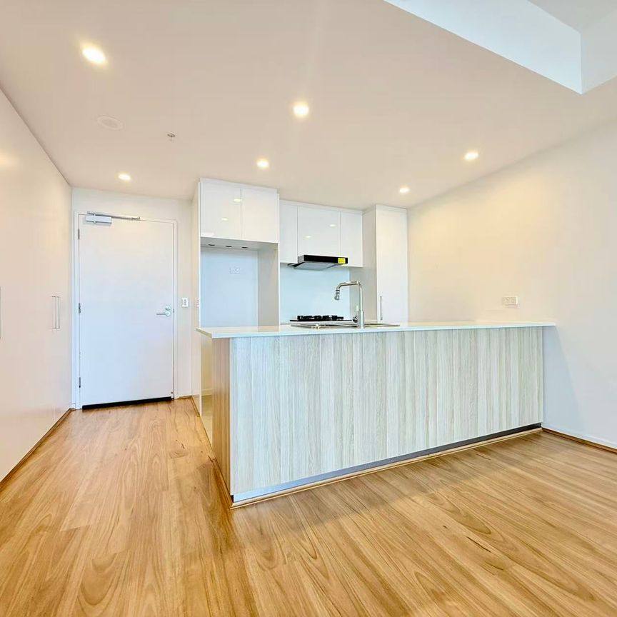 Water Views Spacious and Modern 3-Bedroom Apartment in the Heart of Hurstville - Photo 1