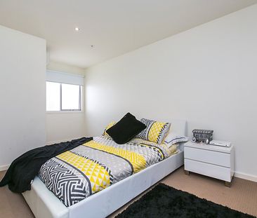 SPACIOUS 2 BEDROOM, 2 BATHROOM, 2 CARSPACES IN EXCELLENT LOCATION - Photo 5