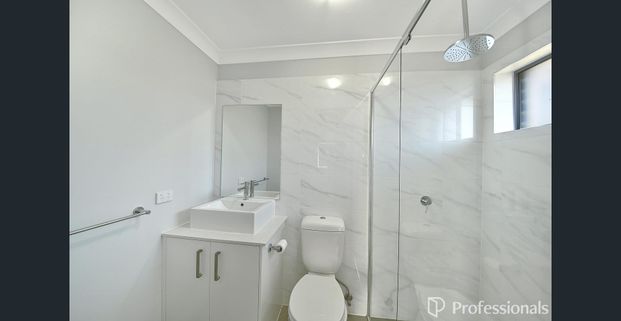 Freestanding! - Photo 1