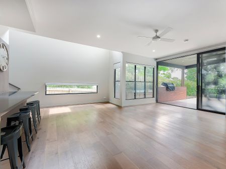 9 Victoria Street, Indooroopilly QLD 4068 - House For Rent - $1,450 | Domain - Photo 3