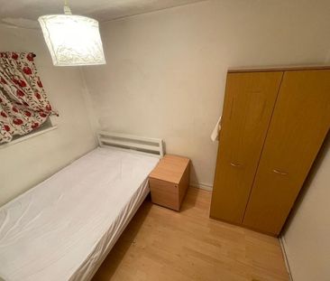 Room in a Shared House, Ernest Street, E1 - Photo 2