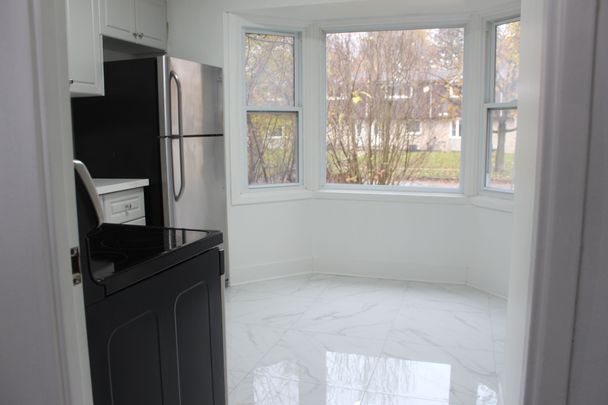 For Lease - 137 Jansen Avenue, Kitchener, Ontario - Photo 1