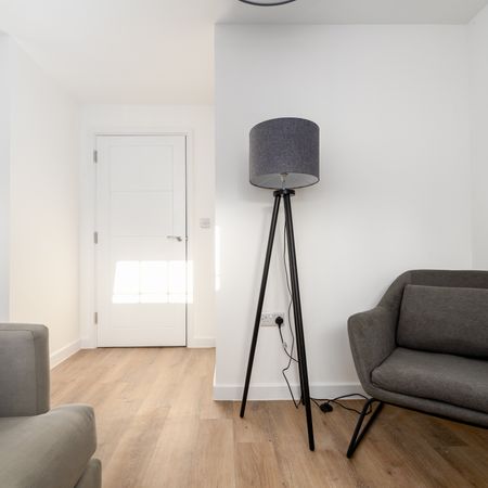 Park Street Room 2 - Photo 3