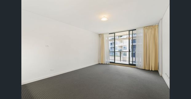 North facing large studio with water views - Photo 1