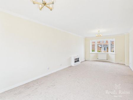 4 bedroom detached house to rent - Photo 4