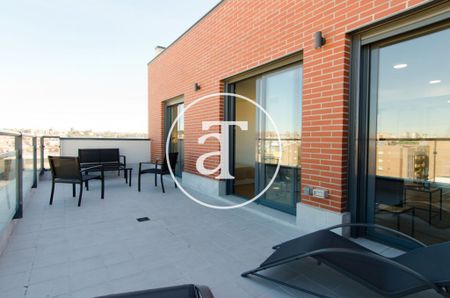 One-bedroom penthouse for temporary rent with a terrace near Puerta de Atocha Station - Photo 4