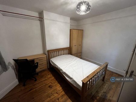 4 bedroom terraced house to rent - Photo 3