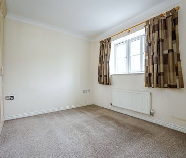 2 bedroom coach house to rent - Photo 2