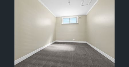 Perfectly located! - Photo 2