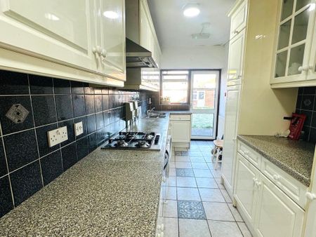 Property to rent - Photo 4