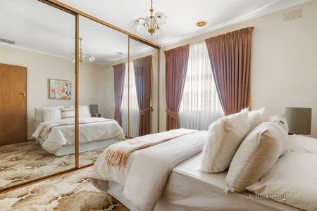 32 Club Avenue, Kingsbury VIC 3083 - House For Rent | Domain - Photo 4