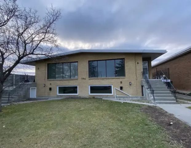 Huge 1350 sq ft 3 br unit in Glamorgan 4Plex | A - 196 Gordon Drive Southwest, Calgary - Photo 1