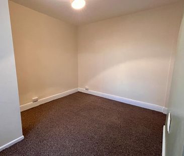 3 bedroom end of terrace house to rent - Photo 5
