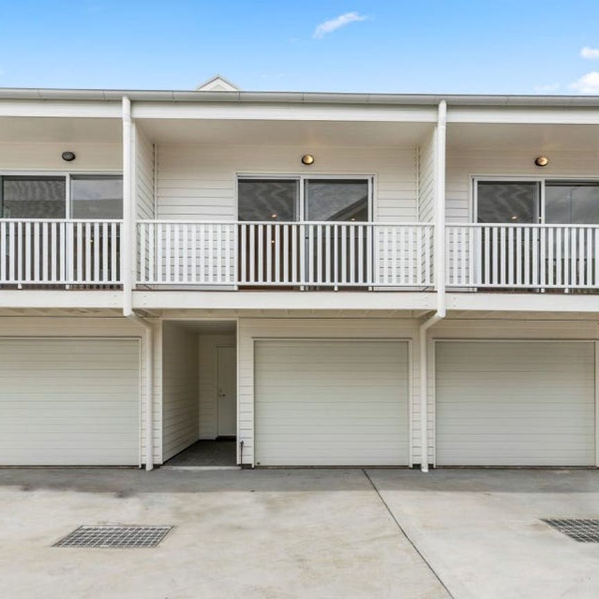 'JACARANDA' - Modern Townhouse In The Heart Of Bangalow - Photo 1