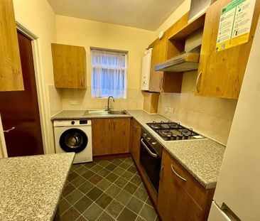 2 bedroom end of terrace house to rent - Photo 4