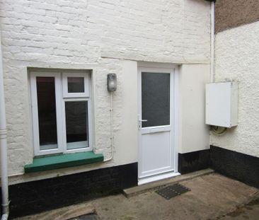 3 bed House - To Let - Photo 5