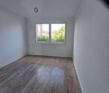 Ideal für 1 oder 2 Personen. Günstige Wohnung mit Einbauküche und B... - Photo 1
