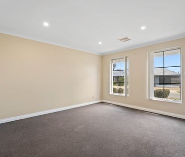 Spacious Family Home with Pool in Prime Baldivis Location - Photo 5