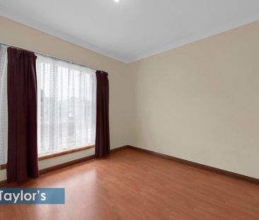 2010 BUILT FAMILY HOME THAT'S SURE TO PLEASE - Photo 6