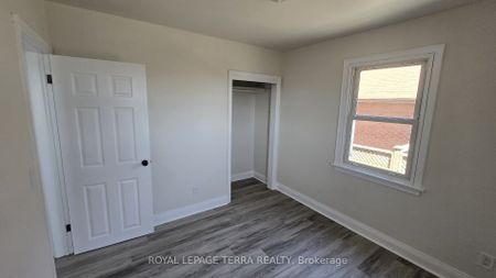 For Lease - 779 Whitman Crescent, Oshawa, Ontario - Photo 2