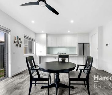 Perfect Townhome - Even Better Location. - Photo 2