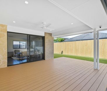 IMMACULATE FAMILY HOME - Photo 3